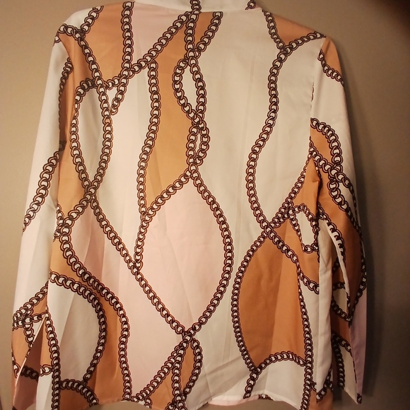 Woman's Classic Blouse Top Tri-colored Gold Buttons chain pattern NWT SIZE Small - Picture 2 of 5